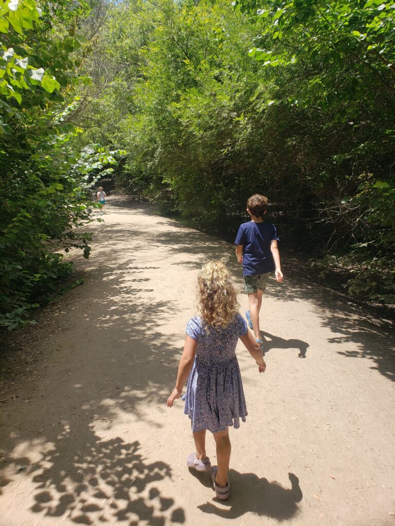 Children walking on the path at El Dorado Nature Center